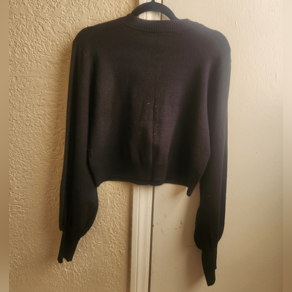 She+Sky- Fine Gauge crop sweater - Picture 2 of 5